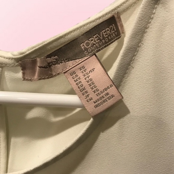 Top. - Picture 3 of 3